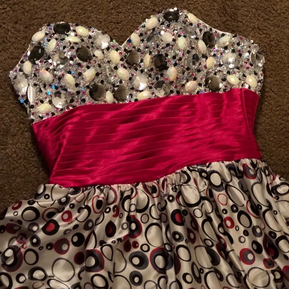 Showtime Collection Prom Dress - Picture 2 of 4